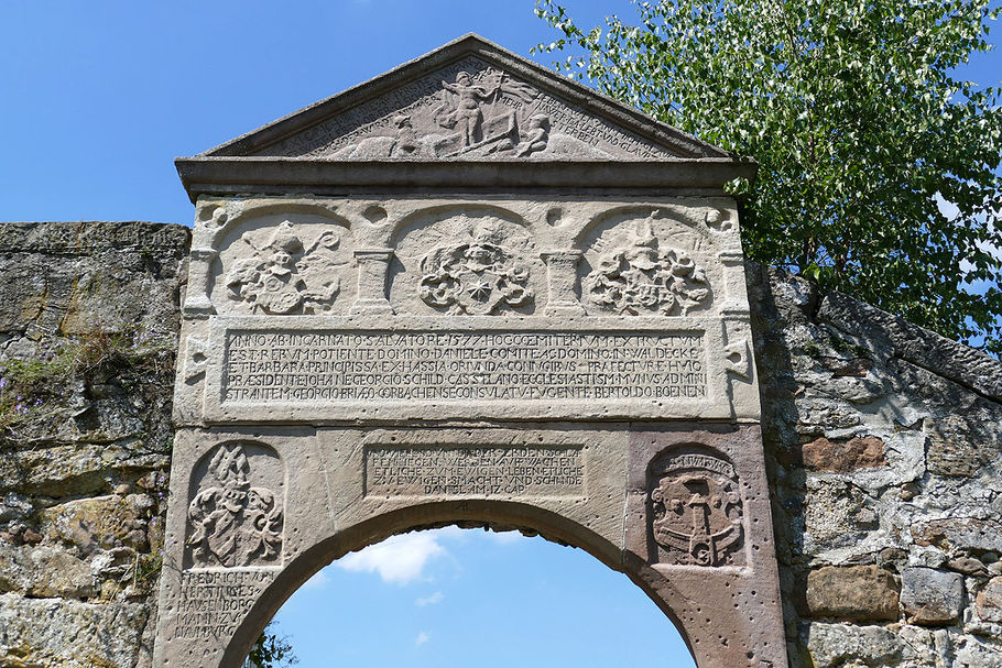 Inschrift am Friedhofsportal 